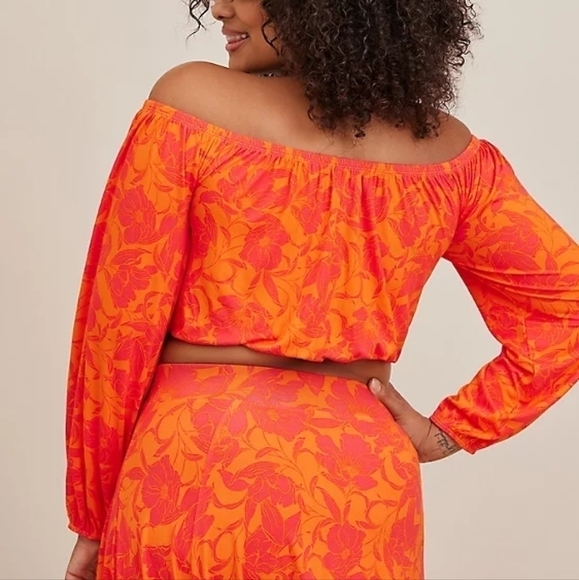 3X • Torrid • Super Soft Off-shoulder Long Sleeve Crop Top - Picture 4 of 5